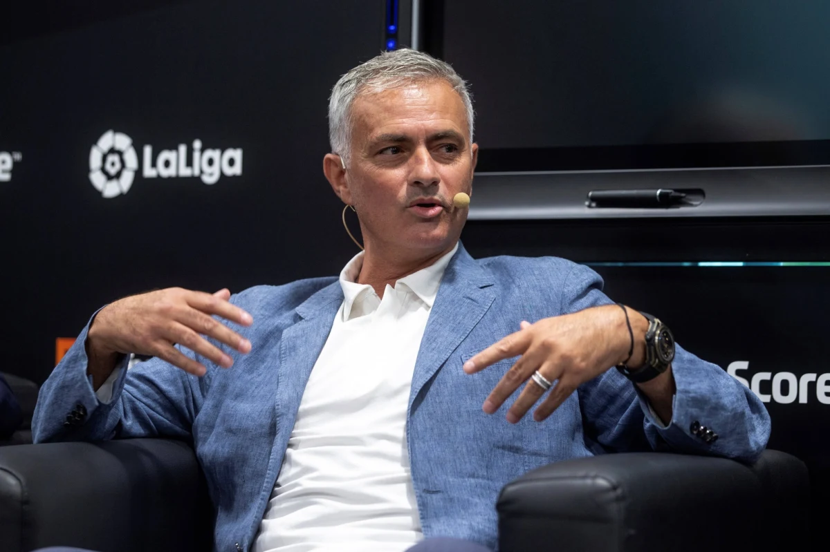 Portugalczyk Jose Mourinho został nowym trenerem Tottenhamu Londyn. Wczoraj londyński klub zwolnił Mauricio Pochettino, który był szkoleniowcem "Kogutów" przez ostatnie pięć lat. Mourinho wcześniej był trenerem Chelsea Londyn, Interu Mediolan czy Manchesteru United.