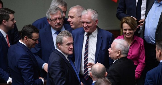PiS zgłosiło czterech kandydatów na cztery miejsca, przeznaczone w Krajowej Radzie Sądownictwa. Dzięki większości w Sejmie będzie mogło obsadzić wszystkie te stanowiska i wyeliminować z Rady posłów opozycji. Będzie to złamanie sejmowego zwyczaju, przestrzeganego jeszcze w poprzedniej kadencji Sejmu.