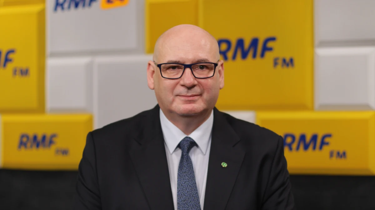 "Jeżeli za pomocą deficytu budżetowego moglibyśmy zlikwidować zadłużenie chociażby szpitali powiatowych, w których czasami mieszkańcy Polski powiatowej mogą uratować swoje zdrowie i życie, to ja jestem za tym, żeby deficyt budżetowy mógł być" - stwierdził w Porannej rozmowie w RMF FM Piotr Zgorzelski i dodał: "Sieć szpitali powiatowych jest bardzo ważna z punktu życia i zdrowia obywateli Polski".