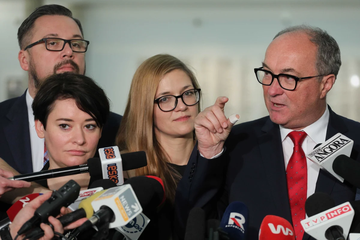 Solidarna Polska oraz Konfederacja domagają się odwołania Magdaleny Biejat z Razem z funkcji szefowej komisji rodziny. Posłanka jest przewodniczącą zaledwie od czwartku. "Podchodzę do sprawy ze spokojem. Jeżeli będą chcieli mnie wymienić, oczywiście to zrobią" - mówi w rozmowie z dziennikarzem Jakubem Szczepańskim z Interii. Gdyby to tego doszło, sugeruje też, jaka ewentualnie inna komisja interesuje Lewicę. 