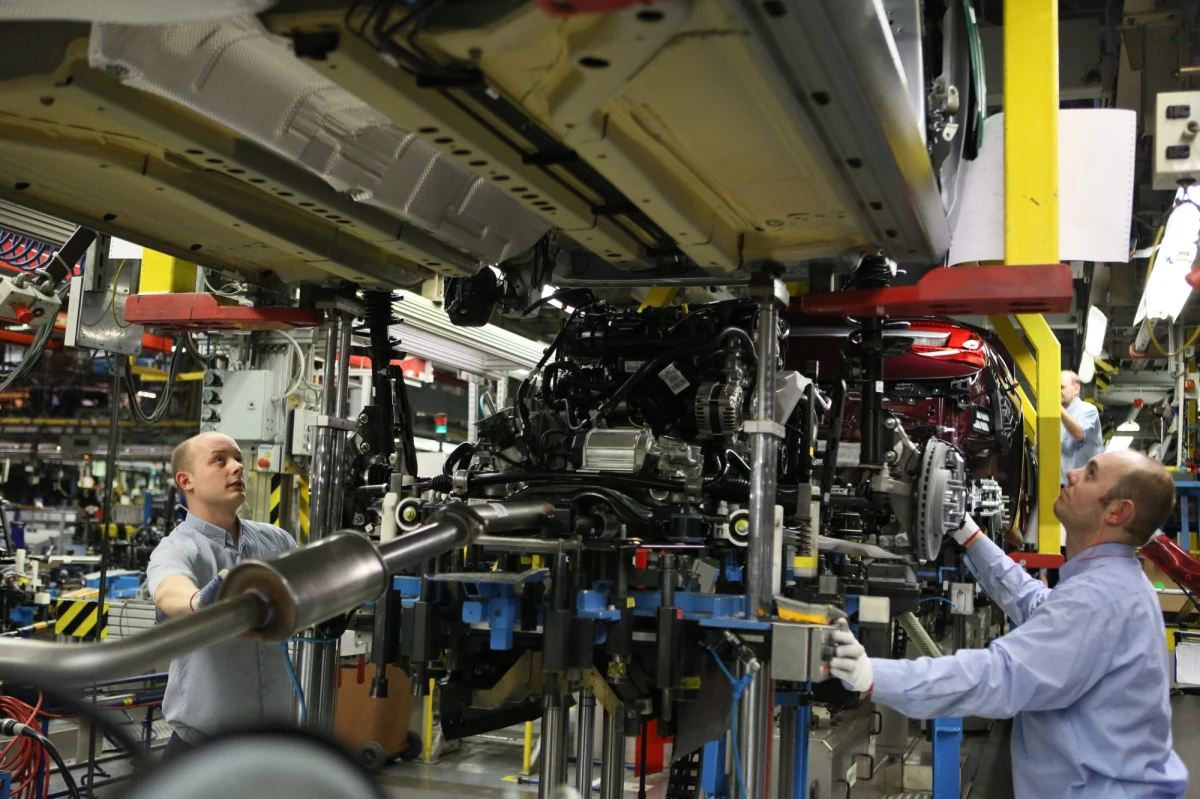 O kontrowersyjnych planach szefa koncernu motoryzacyjnego PSA wobec fabryki Opla w Gliwicach donosi niemiecki dziennik ekonomiczny "Handelsblatt". Według gazety, Carlosa Tavares stosuje triki, by zmniejszyć w gliwickim zakładzie zatrudnienie i obniżyć pensje.