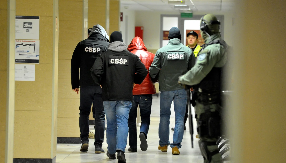 Członkowie mafii pruszkowskiej, w tym Janusz P. - ps. "Parasol", Andrzej Z. - ps. "Słowik" oraz Leszek D. - ps. "Wańka", oskarżeni m.in. o wyłudzenia VAT, będą mogli opuścić areszt za kaucją - zdecydował Sąd Okręgowy w Warszawie. 