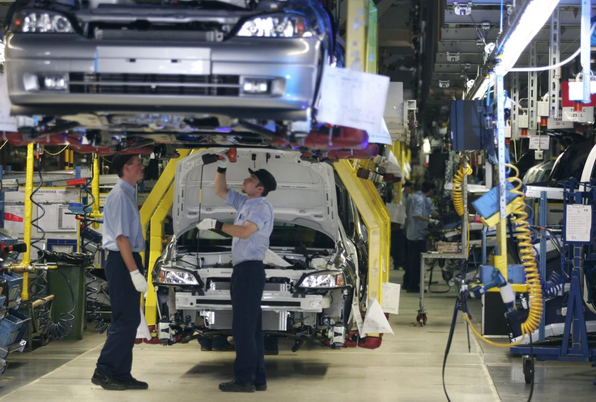 Pracownicy nowej spółki PSA Manufacturing Poland, zatrudnieni w Gliwicach przy przygotowaniach do uruchomienia produkcji dużych samochodów dostawczych Grupy PSA, pracują na takich samych zasadach jak wcześniej w fabryce Opla – wynika z informacji spółki. ​Władze firmy odniosły się w ten sposób do środowych doniesień niemieckiego dziennika ekonomicznego Handelsblatt.