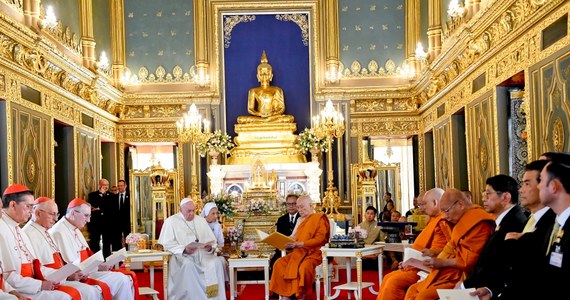 Papież Franciszek, składający wizytę w Tajlandii, zaapelował w czwartek rano miejscowego czasu do władz tego kraju o zapewnienie ochrony i godności kobietom i dzieciom, które są ofiarami przemocy, wyzysku i niewolnictwa. Mówił, że trzeba wyeliminować tę plagę.