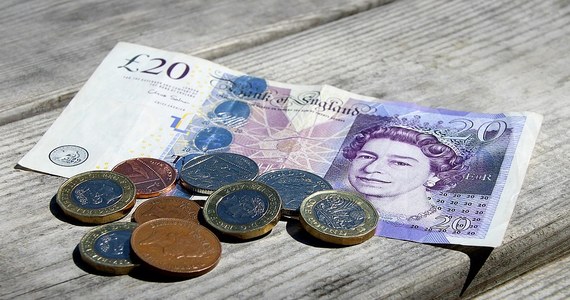 W nadmorskiej miejscowości na północy Anglii ponownie zaczęły pojawiać się pieniądze. Już po raz kolejny pozostawiono plik banknotów w miejscu publicznym. Najwyraźniej celowo. 
