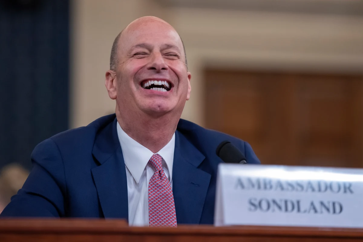 Ambasador USA przy Unii Europejskiej Gordon Sondland zaznawał przed Komisją Wywiadu Izby Reprezentantów. Podczas przesłuchania powiedział, że "wszyscy wiedzieli o naciskach na Ukrainę" w sprawie śledztwa dotyczącego Joe Bidena i jego syna.