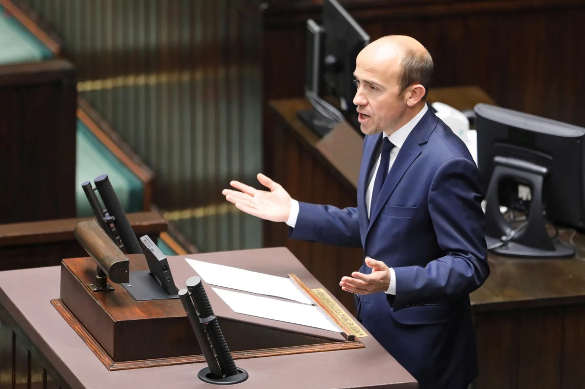 „Nie podoba mi się formuła tajemniczości przy zgłaszaniu kandydatury Jacka Jaśkowiaka w prawyborach prezydenckich w PO, uważam, że można to było zrobić inaczej” - powiedział w czwartek szef klubu KO Borys Budka.