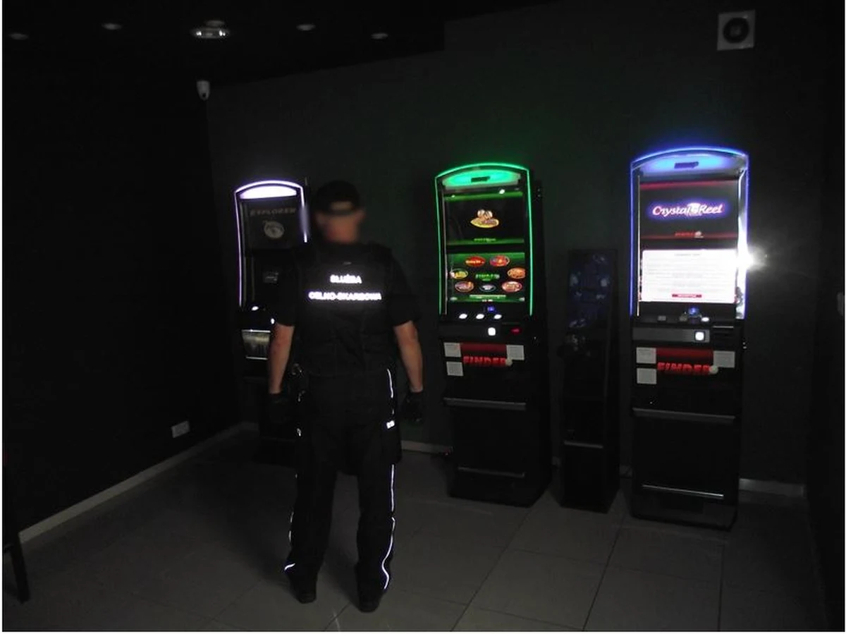 Policja wyjaśnia sprawę ataku na funkcjonariuszy Krajowej Administracji Skarbowej z Opola. W nielegalnym salonie gier użyty został gaz pieprzowy. Urządzenie do jego rozpylenia zostało włączone automatycznie.