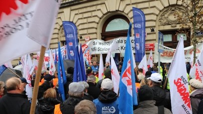 Protest hutników w Krakowie. "Urząd wiedział o wygaszeniu pieca"