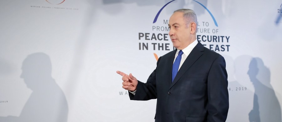 Prokurator generalny Izraela Awichaj Mandelblit postawił premiera Benjamina Netanjahu w stan oskarżenia w sprawach dotyczących korupcji, nadużycia zaufania i defraudacji. Taką informację przekazał resort sprawiedliwości.