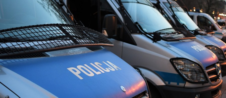 Policjanci użyli broni w Kielcach podczas akcji zatrzymania złodziej samochodów. Jeden z funkcjonariuszy został poszkodowany. Informację o tym zdarzeniu dostaliśmy na Gorącą Linię RMF FM. 