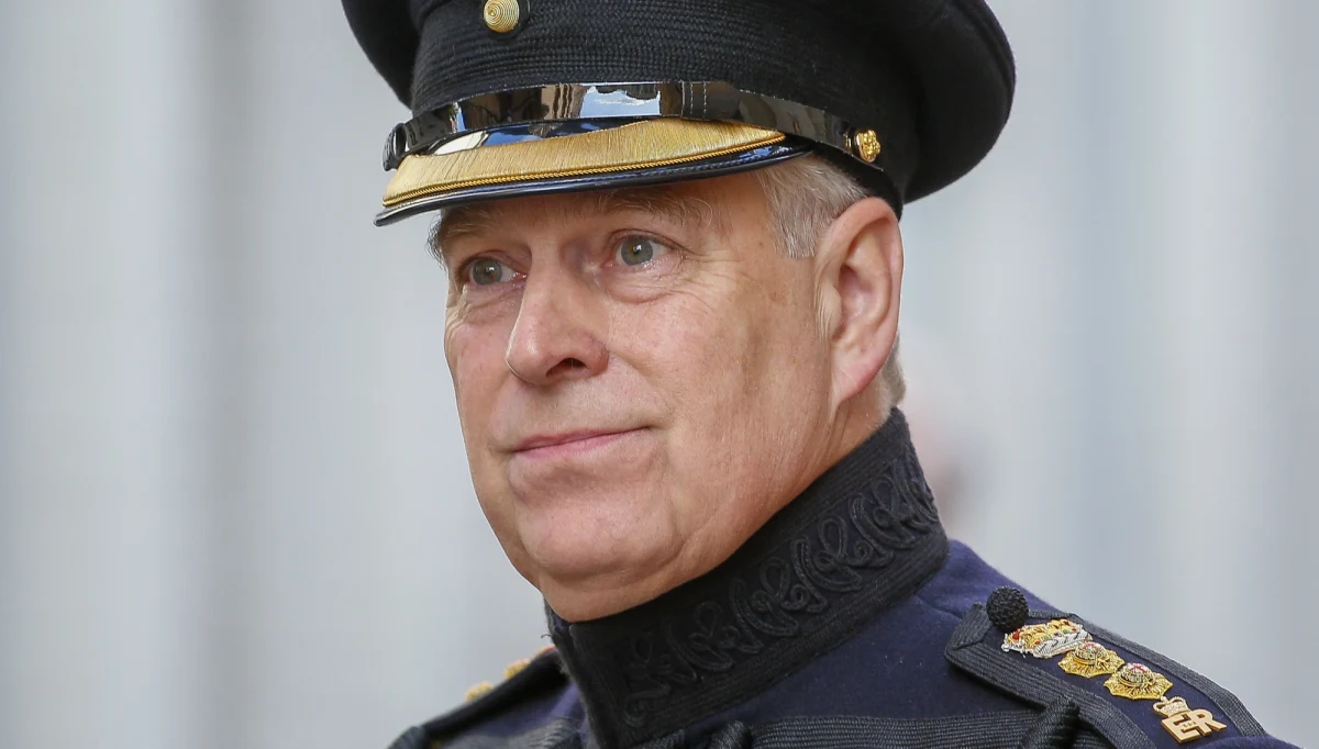 Wycofanie się brytyjskiego księcia Andrzeja z pełnionych obowiązków nie kończy skandalu związanego z jego znajomością z amerykańskim miliarderem-pedofilem Jeffreyem Epsteinem. Adwokaci ofiar Epsteina domagają się, by książę złożył wyjaśnienia przed amerykańskim wymiarem sprawiedliwości. 