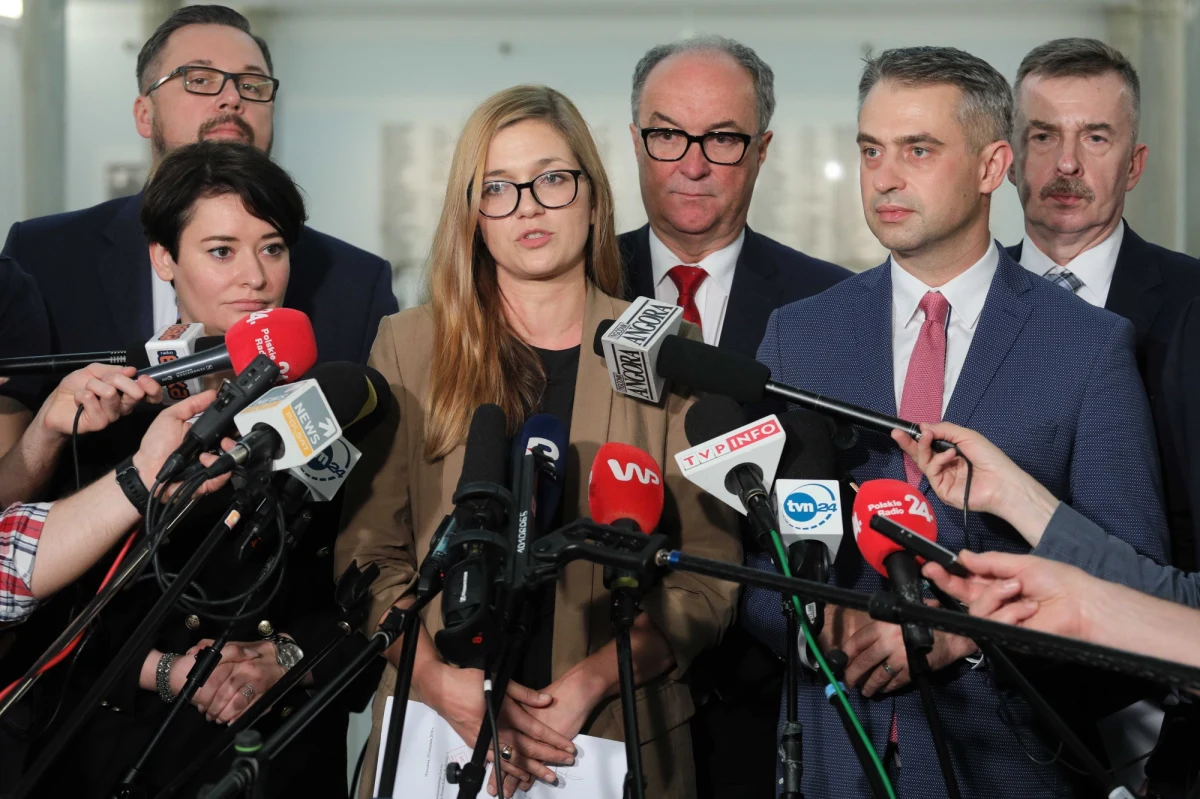 Sekretarze Sojuszu Lewicy Demokratycznej i Wiosny zadeklarowali, że do konsolidacji obu ugrupowań dojdzie na początku przyszłego roku, być może już w lutym. Pierwszym krokiem do połączenia ma być zmian statutów, której dokonają konwencje SLD i Wiosny 14 grudnia.