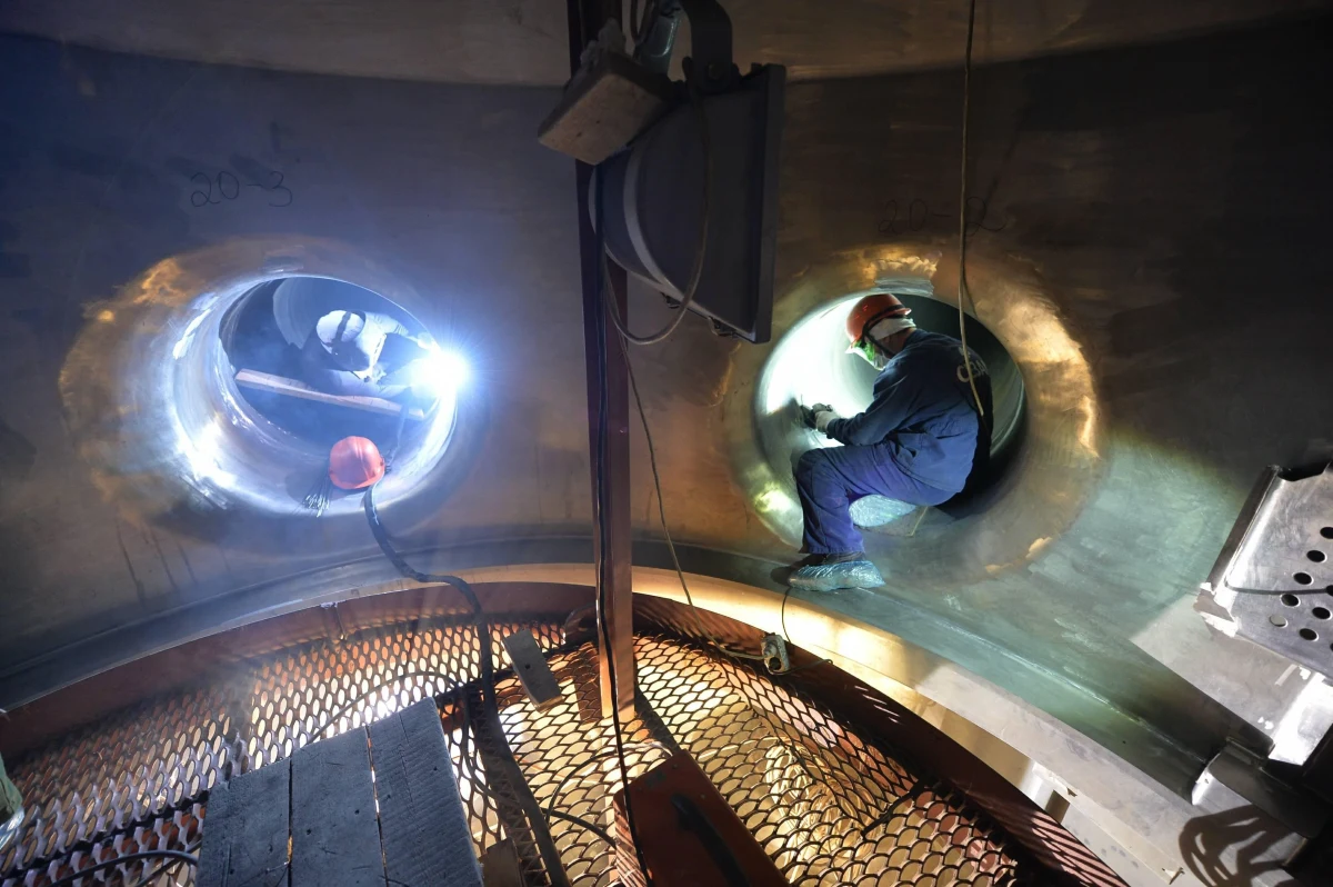 Śledztwo w sprawie przyczyn wypadku na poligonie pod Siewierodwińskiem pozostanie utajnione – mówi rzecznik Kremla Dmitrij Pieskow i potwierdza testowanie nowego uzbrojenia. 8 sierpnia w wybuchu na poligonie pod Siewierodwińskiem nad Morzem Białym zginęło pięciu pracowników rosyjskiej Państwowej Korporacji Energii Jądrowej (Rosatom).