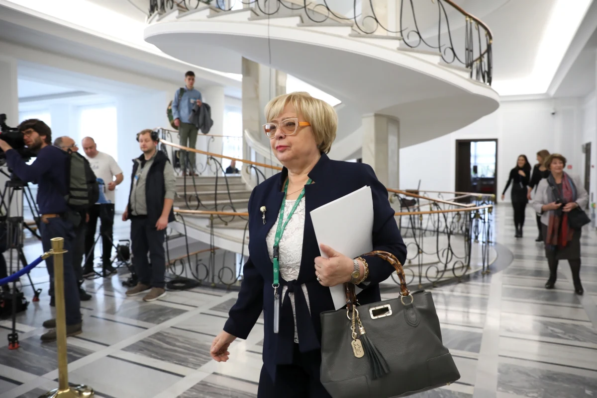 Orzeczenie Sądu Najwyższego po wyroku Trybunału Sprawiedliwości Unii Europejskiej być może nastąpi już przed świętami - poinformowała I prezes Sądu Najwyższego. Małgorzata Gersdorf uczestniczyła w spotkaniu konsultacyjnym organizowanym przez marszałka Senatu na temat zmian w prawie po orzeczeniu unijnego trybunału w Luksemburgu. TSUE wypunktował wątpliwości dotyczące Krajowej Rady Sądownictwa oraz Izby Dyscyplinarnej Sądu Najwyższego.