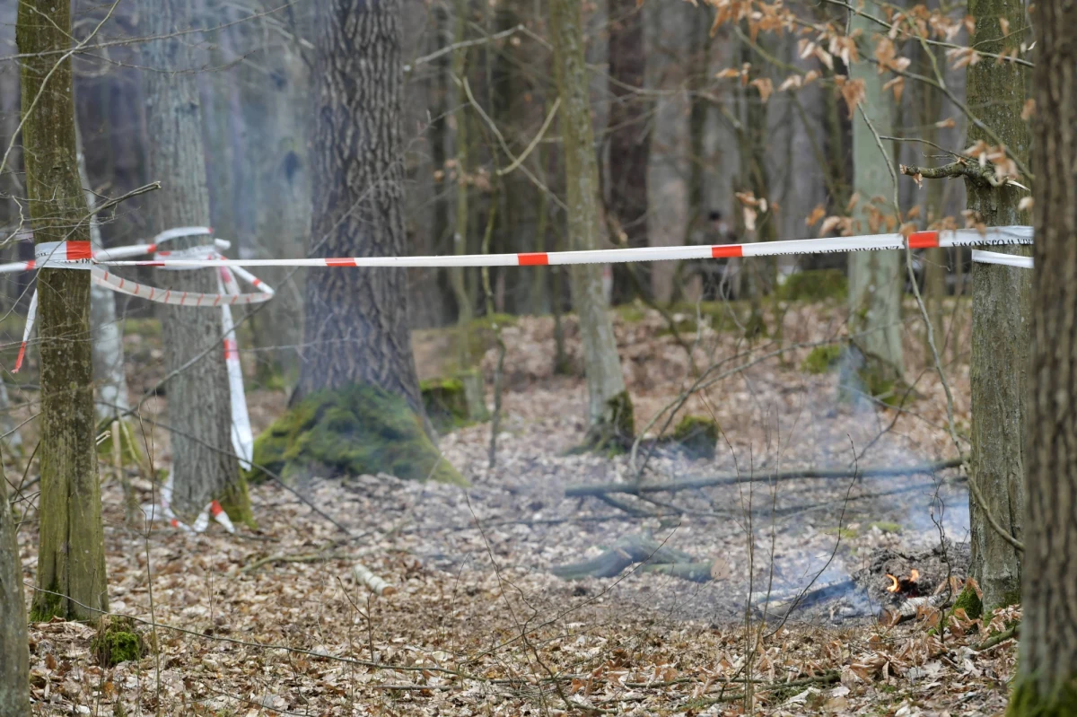 W Polsce nie ma ani jednego pilota, który może dziś latać na myśliwcach MiG-29 - donosi w sobotę portal Onet. Przywracanie uprawnień potrwa co najmniej pół roku. Najpierw jednak maszyny muszą wznieść się w powietrze. Decyzję taką podejmuje szef MON i dowództwo wojskowe. W poniedziałek odbędzie się spotkanie Mariusza Błaszczaka z pilotami tych myśliwców, po którym zapadnie decyzja w sprawie wznowienia lotów. 