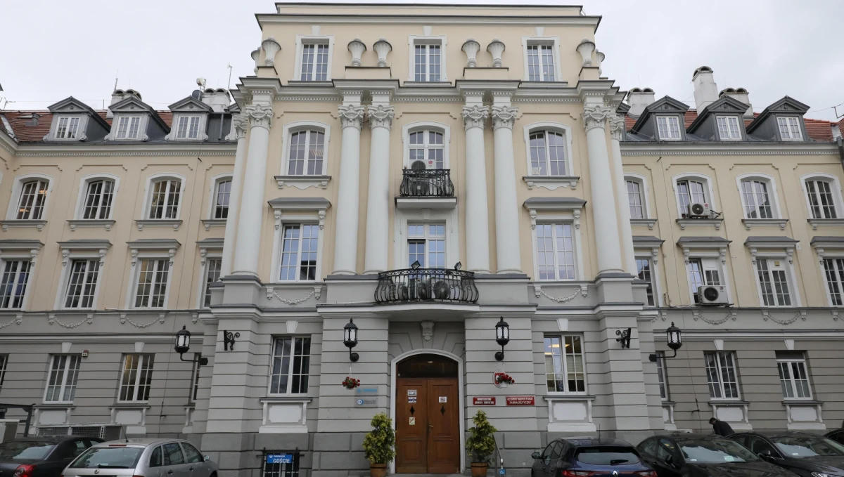 Toczone są teraz rozmowy z dwoma kandydatami - bardzo zaawansowane. Jak te osoby określą swoje zdanie, a my również się na kogoś zdecydujemy, to wtedy to przedstawimy. (...) Obecnie toczymy rozmowy z dwiema kobietami. Wszystko będzie jasne w ciągu dwóch tygodni - zadeklarował w RMF FM premier Mateusz Morawiecki.