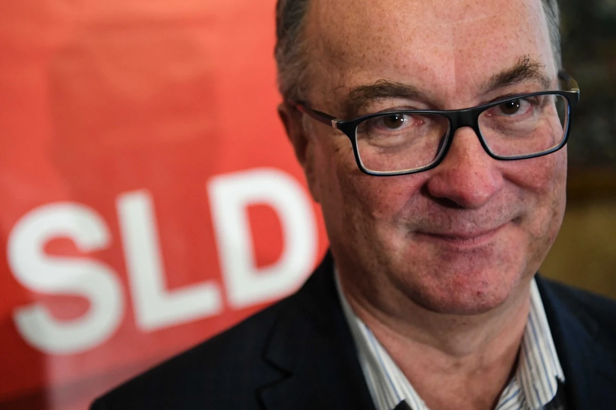 14 grudnia przyjęty zostanie nowy statut SLD, a po jego rejestracji przez sąd "nastąpi zjazd lub kongres zjednoczeniowy" Sojuszu i Wiosny Roberta Biedronia - ogłosił szef SLD Włodzimierz Czarzasty. Lewica Razem w tej politycznej fuzji nie weźmie udziału. "I bardzo prosimy o niedoszukiwanie się w tym żadnego zła" - podkreślił Czarzasty. "Umawiamy się na wspólną pracę w klubie i jednego kandydata lub kandydatkę w wyborach prezydenckich oraz występowanie wspólnie w każdych wyborach" - zaznaczył.