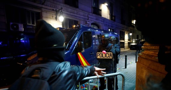 Hiszpańska policja zatrzymała w Katalonii dwóch mężczyzn, którzy mieli szpiegować na rzecz Rosji - podały media. Ze śledztwa wynika, że ujęto ich na autostradzie AP-7 na granicy hiszpańsko-francuskiej. Dziennikarze powołują się na źródła w Krajowym Sądzie Karnym i Administracyjnym (Audiencia Nacional) w Madrycie. Mężczyźni zostali tymczasowo aresztowani.