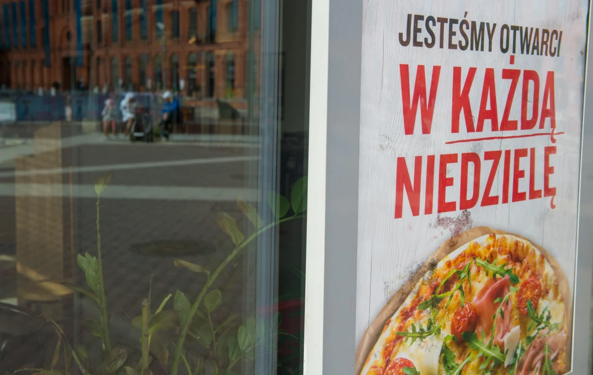 W niedzielę, 24 listopada sklepy będą otwarte, w kolejną niedzielę - 1 grudnia będzie obowiązywał zakaz handlu.
