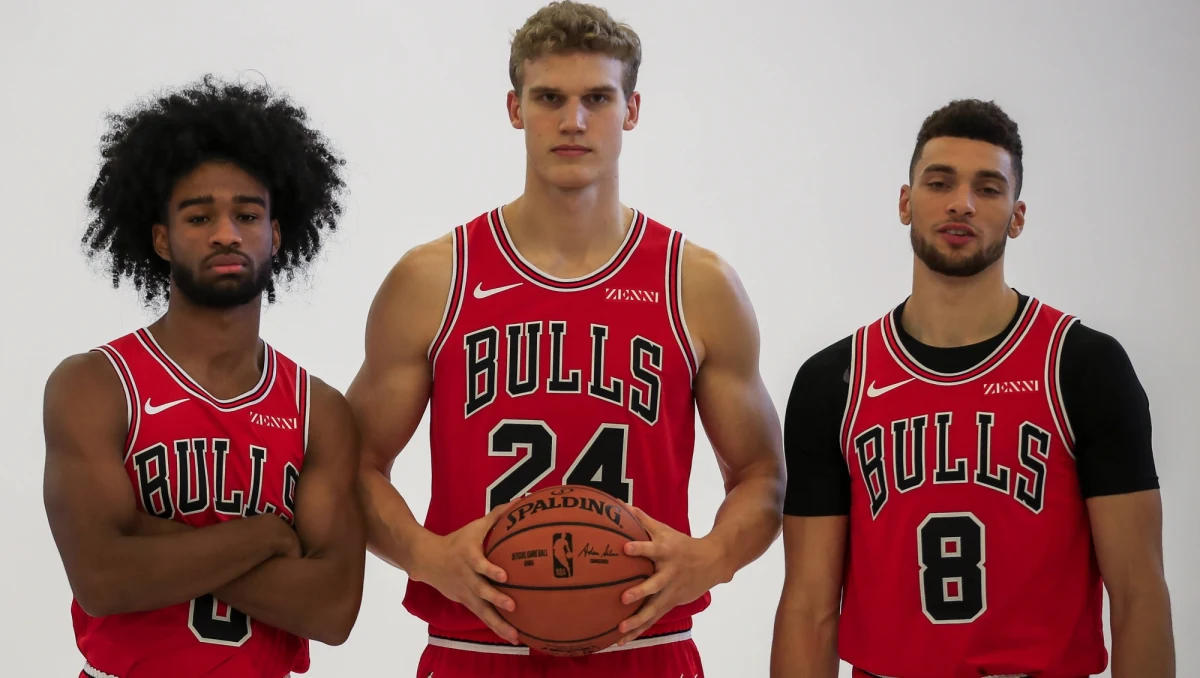 W sobotę, ustanawiając rekord kariery, aż 49 punktów zdobył Zach LaVine. Koszykarz Chicago Bulls trafił m.in. 13 rzutów za trzy punkty, co jest drugim wynikiem w historii ligi NBA. Jego zespół po szalonej końcówce pokonał na wyjeździe Charlotte Hornets 116:115.