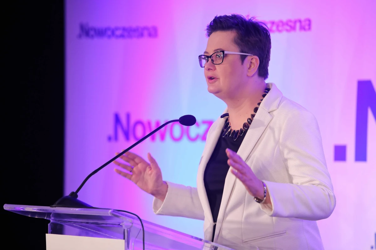 "Jako jedna z liderek Koalicji Obywatelskiej biorę na siebie odpowiedzialność za wynik wyborczy i składam rezygnację z funkcji przewodniczącej Nowoczesnej" - powiedziała Katarzyna Lubnauer podczas konwencji ugrupowania w Warszawie. Jak podkreśliła, zawsze uważała, że politykę powinno uprawiać się na poważnie i tak stara się postępować. 
