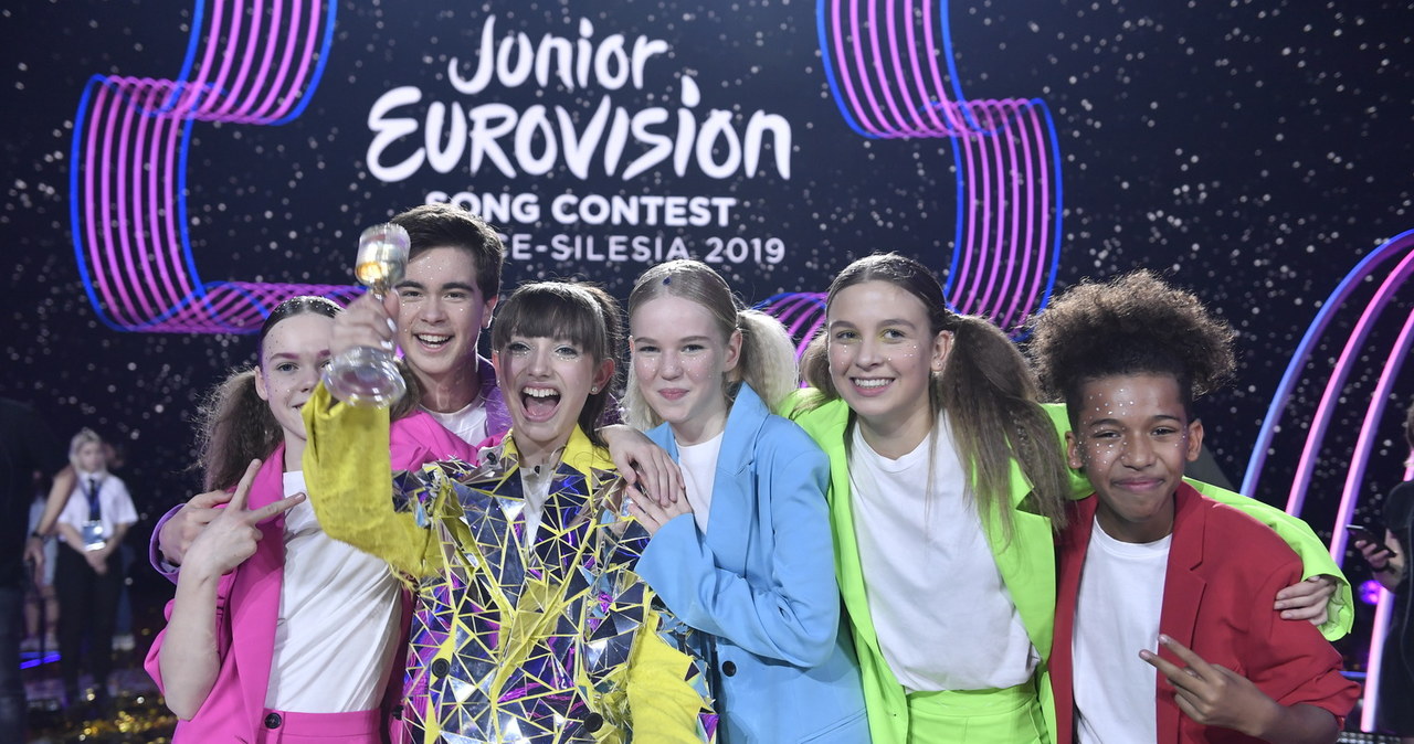 Mateusz Szymkowiak przeprowadził na scenie pierwszy wywiad z Viki Gabor po jej zwycięstwie na Eurowizji Junior 2019. "Będę płakać z radości do końca życia" – stwierdziła. 
