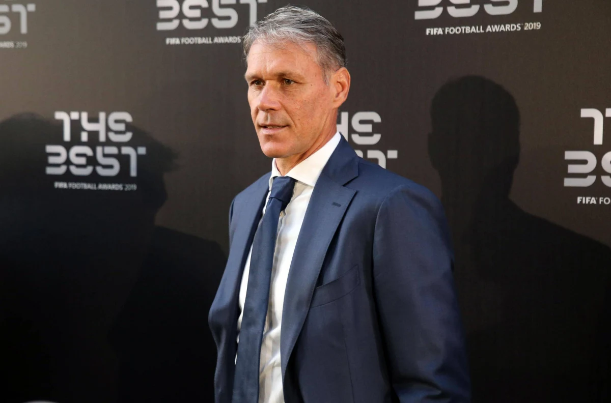 Piłkarska legenda Holandii Marco van Basten jest mocno krytykowany po swoim weekendowym wystąpieniu w telewizji. Na antenie piłkarz krzyknął „sieg heil” – informuje Onet.