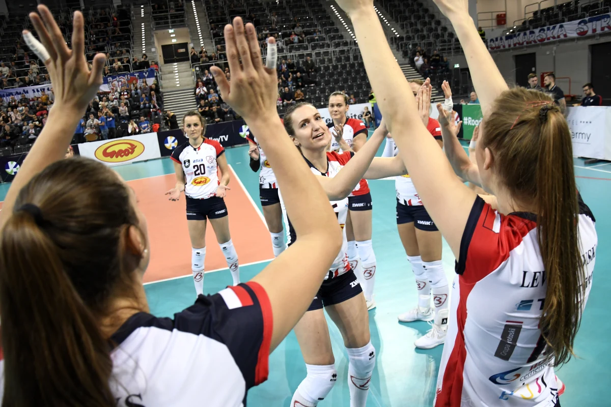 Jedna z czołowych drużyn tureckiej ekstraklasy Fenerbahce Opet Stambuł przeegzaminuje siatkarki Grotu Budowlanych Łódź w drugiej kolejce Ligi Mistrzyń. Z kolei ŁKS Commercecon Łódź zagra na Ukrainie z Chimikiem Jużne.