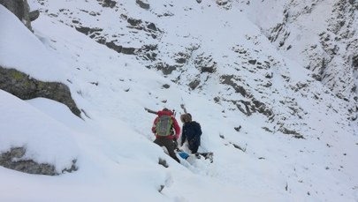Świadek lawiny w Tatrach: Spod śniegu wystawała ręka i głowa kobiety