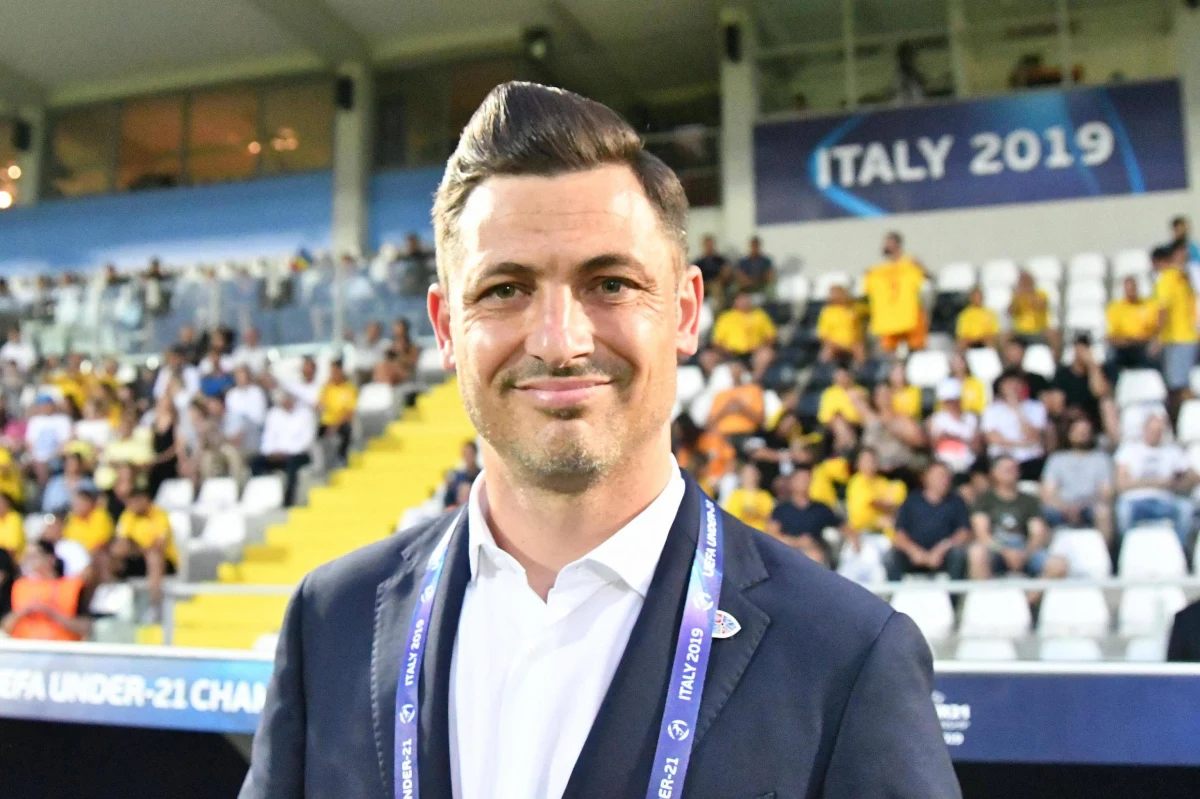 Mirel Radoi został nowym selekcjonerem reprezentacji Rumunii i to pod jego wodzą Rumunia będzie walczyć w marcowych barażach o awans do zbliżających się mistrzostw Europy. 38-letni szkoleniowiec zastąpi na tym stanowisku Cosmina Contrę, który podał się do dymisji po rozczarowujących wynikach eliminacji.