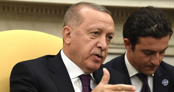 Turcja odmawia poparcia planu pomocy NATO dla Polski i krajów bałtyckich, dopóki Sojusz nie zaoferuje jej politycznego poparcia w walce z kurdyjskimi milicjami w Syrii - podaje agencja Reutera, powołując się na czterech wysokiej rangi przedstawicieli Sojuszu. 