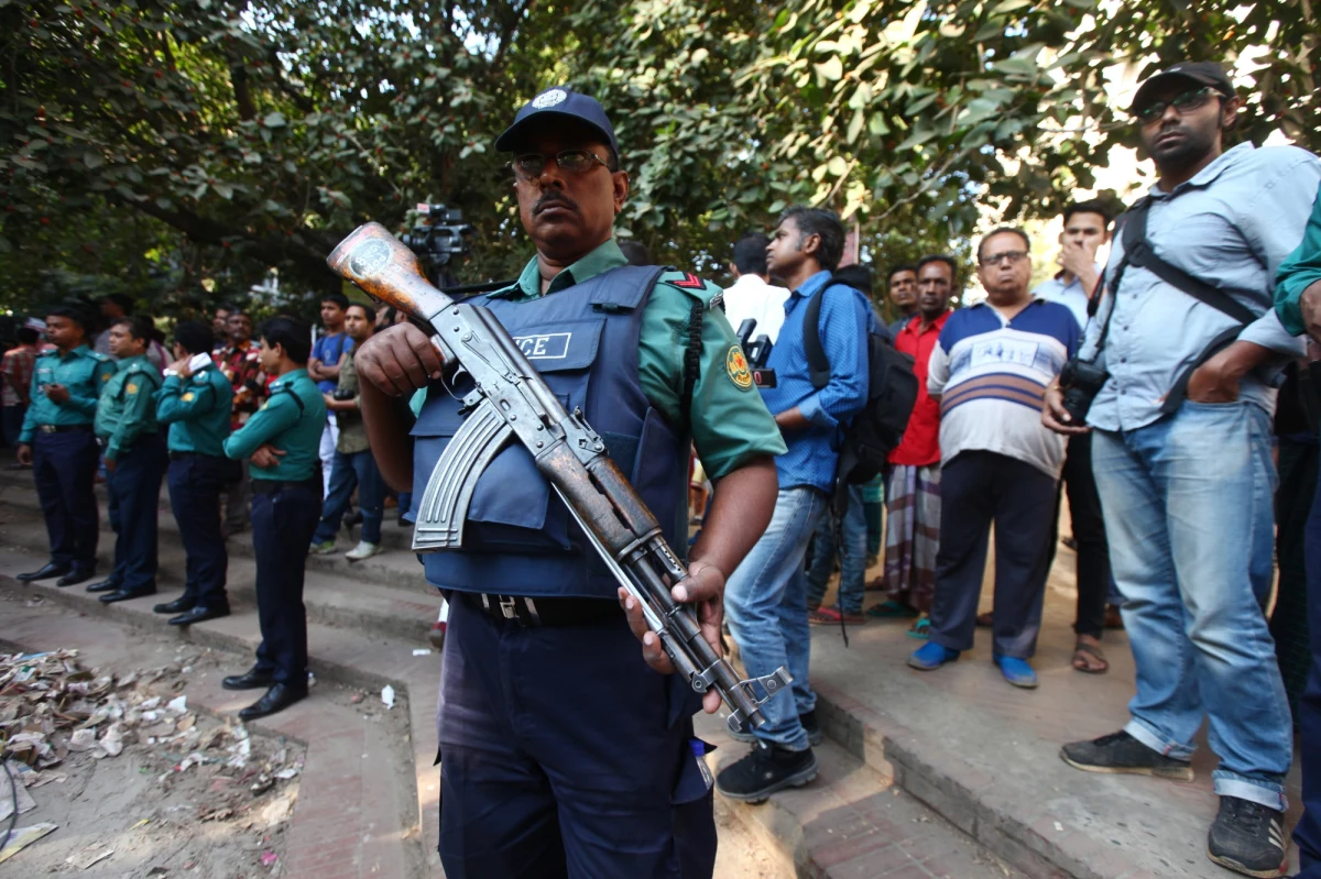 W Bangladeszu zapadł wyrok w sprawie zamachu terrorystycznego z 2016 roku, w którym zginęły 22 osoby. Siedmiu członków islamistycznego ugrupowania bojowego zostało skazanych na śmierć.