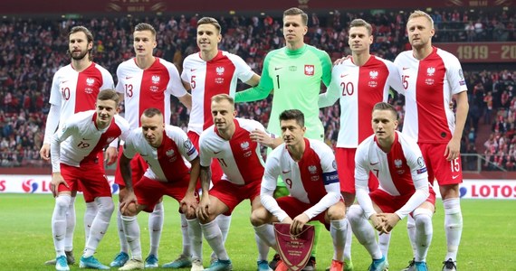 Znajdujący się w drugim koszyku polscy piłkarze podczas sobotniego losowania Euro 2020 poznają grupowych rywali. Możliwe jednak, że jeszcze nie wszystkich. Czterech ostatnich uczestników turnieju zostanie wyłonionych dopiero w marcu. Początek ceremonii w Bukareszcie o godz. 18.