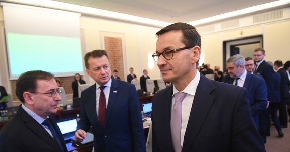 Posłowie Koalicji Obywatelskiej zawiadamiają Rzecznika Dyscypliny Finansów Publicznych o możliwym naruszeniu dyscypliny przez ministra finansów w rządzie PiS. Chodzi o wypłacone w tym roku "trzynastki" dla emerytów i rencistów.