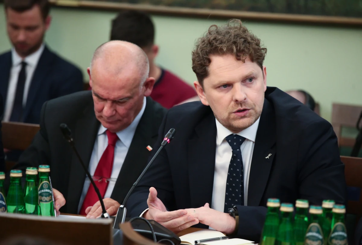 Marszałek Sejmu Elżbieta Witek wręczyła akty powołania na stanowiska wiceprezesów Najwyższej Izby Kontroli dla Tadeusza Dziuby i Marka Opioły. Stało się to półtorej godziny po tym, jak sejmowa komisja ds. kontroli państwowej pozytywnie zarekomendowała Opiołę i Dziubę na stanowiska wiceprezesów NIK. 