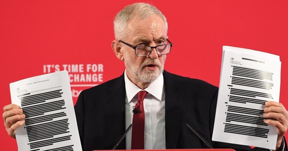 Lider brytyjskiej opozycji Jeremy Corbyn przedstawił dokumenty mające jego zdaniem dowodzić, że rząd Borisa Johnsona prowadzi tajne negocjacje ze Stanami Zjednoczonymi. Zdaniem laburzystów, premier chce dopuścić amerykańskie firmy do krajowego publicznego systemu opieki zdrowotnej NHS. 