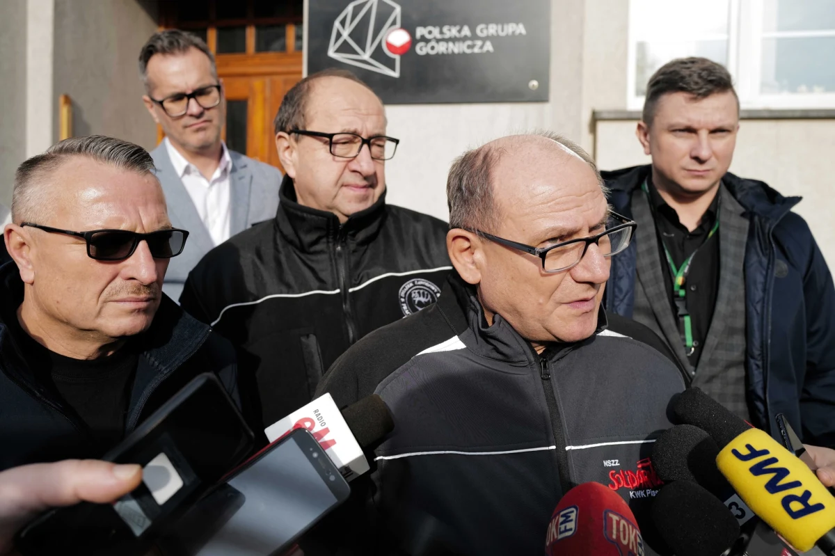 Grupa związkowców ma spędzić noc w siedzibie Polskiej Grupy Górniczej w Katowicach. Kilkugodzinne rozmowy z zarządem spółki o podwyżkach nie przyniosły porozumienia. Związki domagają się 12-procentowego wzrostu płac w przyszłym roku. 