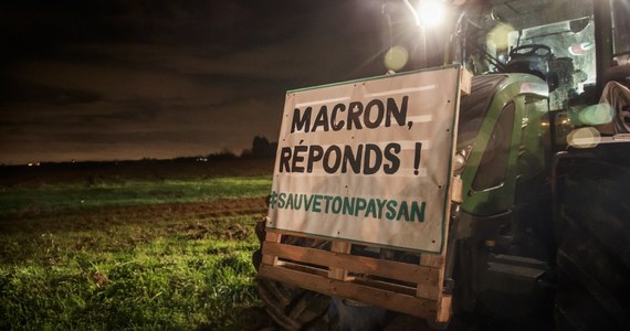 Prawie dziewięciu na dziesięciu Francuzów uważa, że ich kraj przeżywa kryzys społeczny - wynika z sondażu Viavoice dla dziennika "Liberation". Większość badanych uznała także, że prezydent Emmanuel Macron nie rozumie problemów społeczeństwa. 