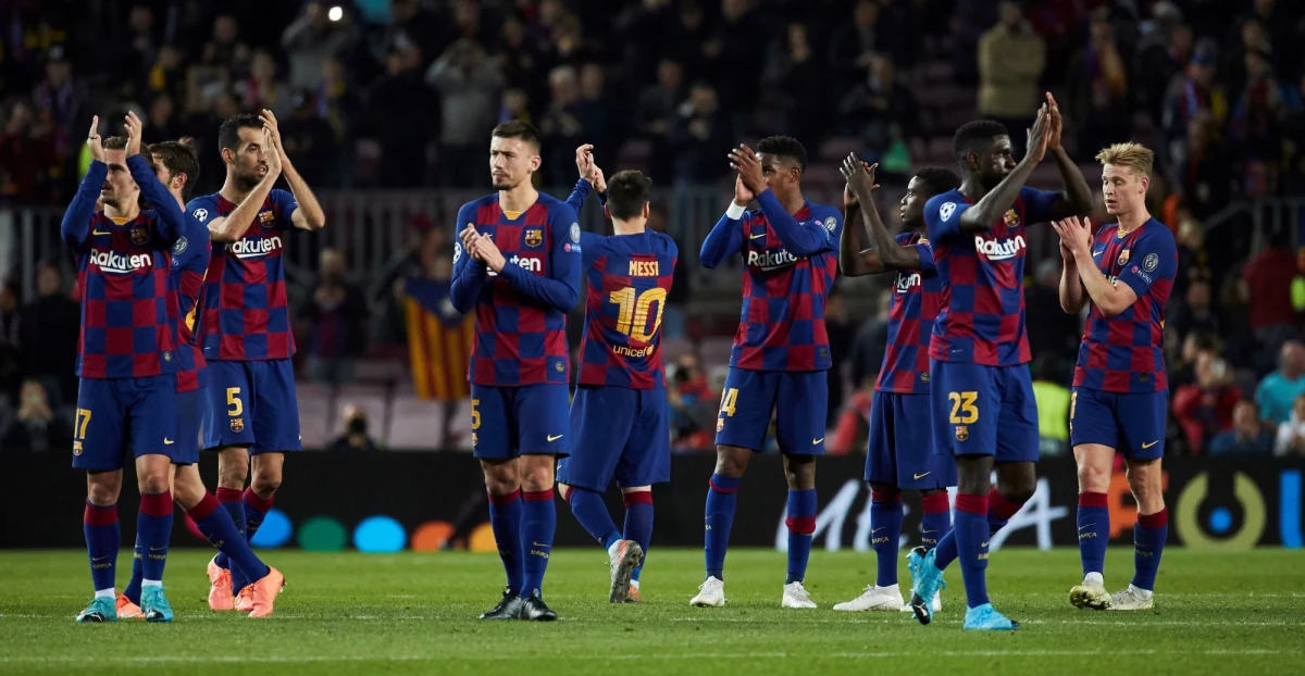 Barcelona i RB Lipsk to kolejne zespoły, które zapewniły sobie awans do 1/8 finału Ligi Mistrzów. Nie są go jeszcze pewni broniący trofeum piłkarze Liverpoolu. "The Reds" zremisowali u siebie z Napoli 1:1. W ekipie gości grał Piotr Zieliński.