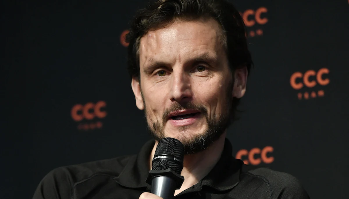 Grupa CCC Team ma za sobą pierwszy rok w cyklu największych wyścigów kolarskich World Tour. Niebawem zawodnicy rozpoczną już na całego przygotowania do sezonu 2020. Dyrektor sportowy CCC Team Piotr Wadecki opowiedział nam z jakimi wyzwaniami logistycznymi wiąże się całoroczna rywalizacja w wyścigach cyklu World Tour.