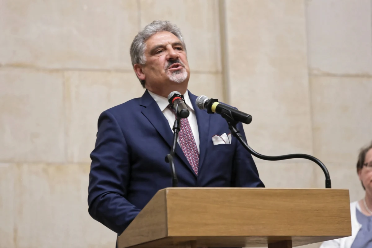 Minister kultury Piotr Gliński chce odwołać dyrektora Muzeum Narodowego w Warszawie. Skierował do związków zawodowych działających w placówce oraz do ogólnopolskich stowarzyszeń muzealniczych pismo z prośbą o zaopiniowanie zamiaru odwołania Jerzego Miziołka.