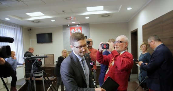 Rzecznik Dyscyplinarny Sędziów Sądów Powszechnych wszczął postępowanie dyscyplinarne przeciwko Pawłowi Juszczyszynowi. Zarzuca mu „uchybienie godności urzędu”. Już wcześniej sędzia Juszczyszyn, który zażądał od Kancelarii Sejmu list poparcia kandydatów do nowej KRS, został odwołany z delegacji do sądu okręgowego. 