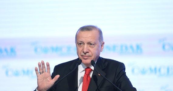 Po wypowiedzi prezydenta Turcji Recepa Tayyipa Erdogana MSZ Francji wezwie tureckiego ambasadora do złożenia wyjaśnień. Erdogan powiedział między innymi, że prezydent Francji Emmanuel Macron "powinien sprawdzić, czy sam nie jest w stanie śmierci mózgowej".