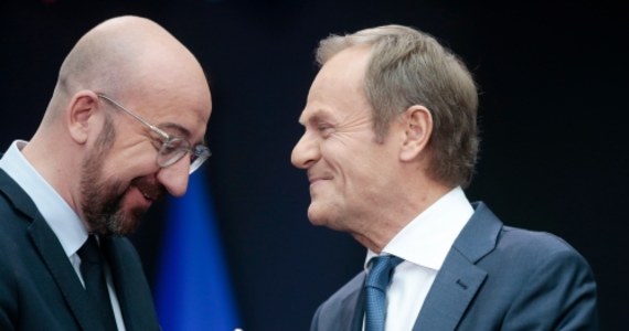 Odchodzący szef Rady Europejskiej Donald Tusk pożegnał się ze swoim stanowiskiem. "Będę już nie tylko sercem, ale też coraz bardziej fizycznie obecny w Polsce. Mam pewne zobowiązania, pewne pomysły" - mówił dziennikarzom w Brukseli.