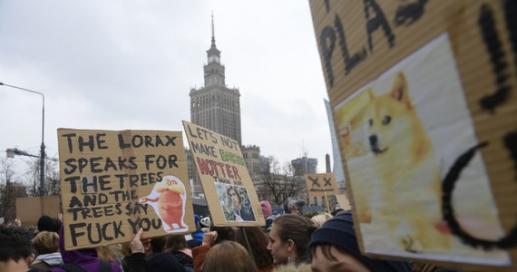 Tysiące młodych ludzi maszerowało dziś ulicami polskich miast w obronie klimatu. Protesty odbyły się m.in. w Warszawie, Poznaniu i Szczecinie. „Kryzys klimatyczny musi być priorytetem parlamentu bez względu na jego skład, z tego powodu po wyborach oczekujemy od jego członków natychmiastowych i zdecydowanych działań” - podkreślali organizatorzy manifestacji.