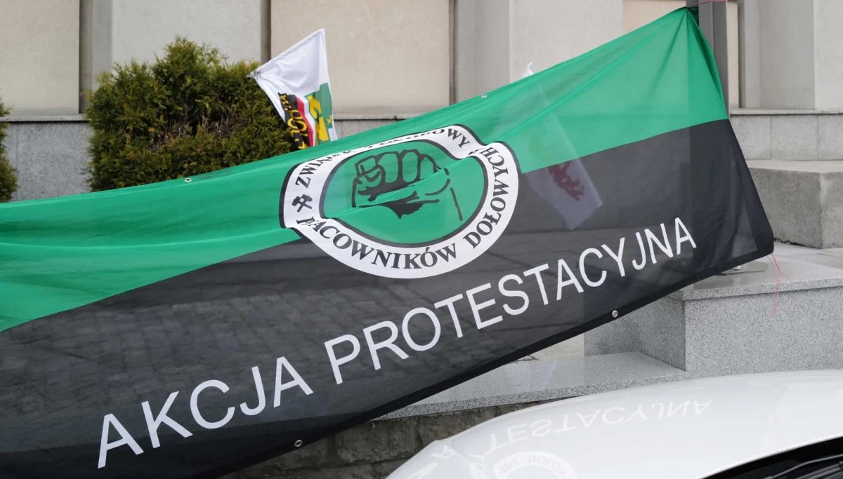 ​Podpisaniem protokołu rozbieżności zakończyły się piątkowe rozmowy płacowe związkowców z Polskiej Grupy Górniczej (PGG) z zarządem spółki. Związkowcy zdecydowali o przerwaniu trwającej od środy okupacji siedziby firmy.