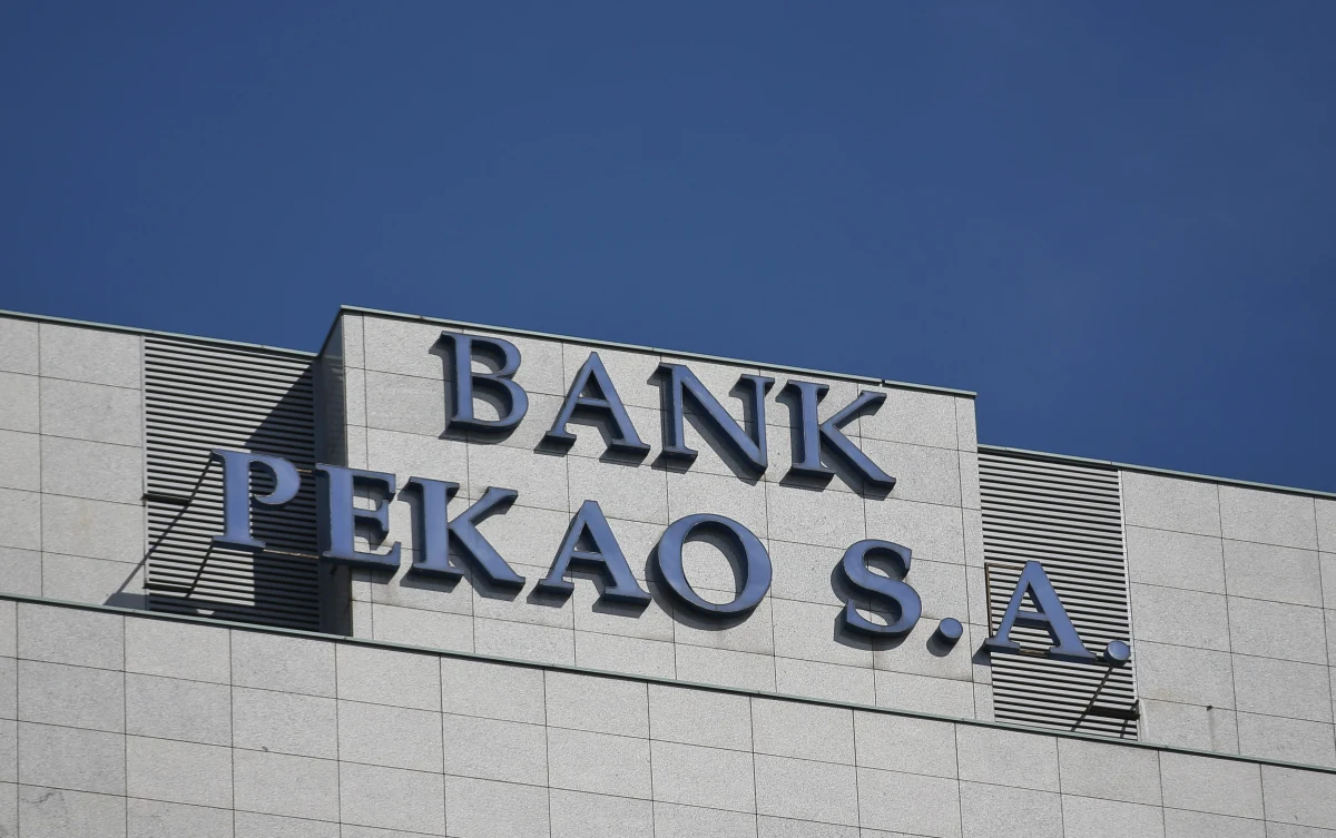Kolejne rezygnacje w zarządzie Banku Pekao SA. W piątkowy wieczór złożył ją wiceprezes zarządu Michał Lehmann oraz członek zarządu Piotr Wetmański - poinformował w komunikacie Bank Pekao SA. Wcześniej Michał Krupiński zrezygnował z funkcji prezesa Banku Pekao SA.