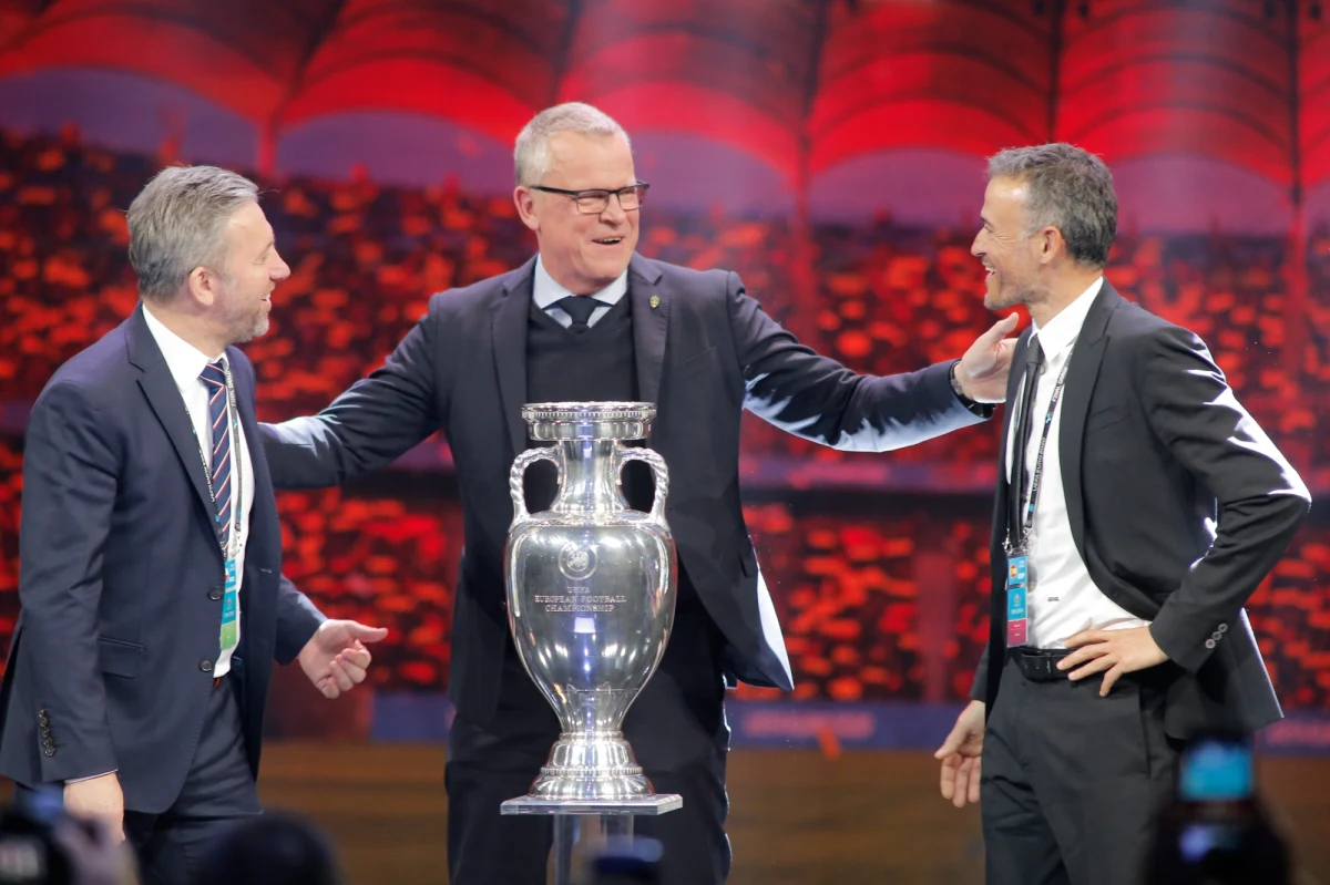 Polacy udział w przyszłorocznych mistrzostwach Europy zaczną od meczu 15 czerwca w Dublinie. Rozegrają go ze zwycięzcą tzw. ścieżki barażowej - Bośnią i Hercegowiną, Irlandią Północną, Słowacją lub Irlandią. Tego przeciwnika poznają dopiero w marcu.