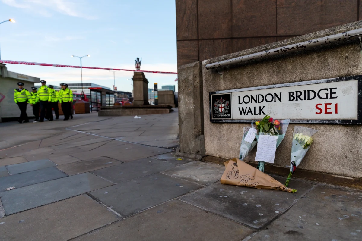 Państwo Islamskie twierdzi, że piątkowy atak terrorystyczny na Moście Londyńskim przeprowadził jeden z jej bojowników - wynika z informacji podanej przez powiązaną z IS agencję Amak.